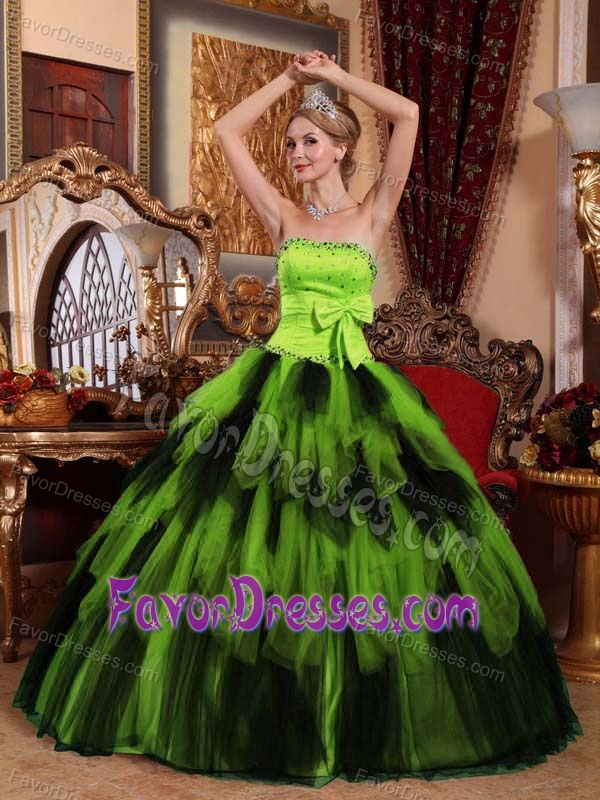 Popular Ball Gown Strapless Dresses for Quinceanera in Tulle with Beading