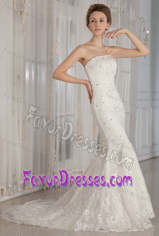 Luxurious Mermaid Strapless Court Train Wedding Dress with Lace Beading