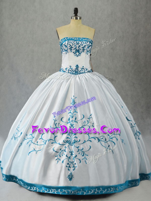 Enchanting Sleeveless Embroidery Lace Up Vestidos de Quinceanera