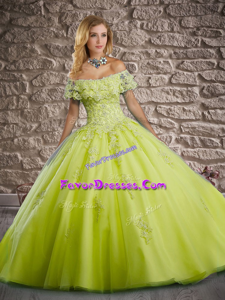 Glamorous Short Sleeves Lace and Appliques Lace Up 15 Quinceanera Dress with Yellow Green Brush Train