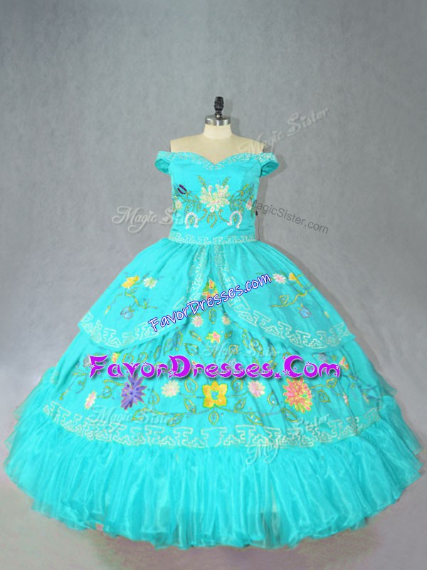  Sleeveless Embroidery Lace Up Quinceanera Gown