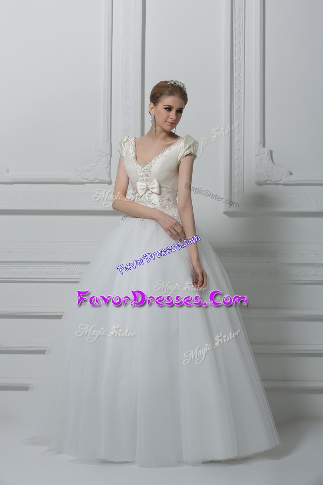  Floor Length Lace Up Wedding Dresses White for Wedding Party with Beading and Appliques and Bowknot