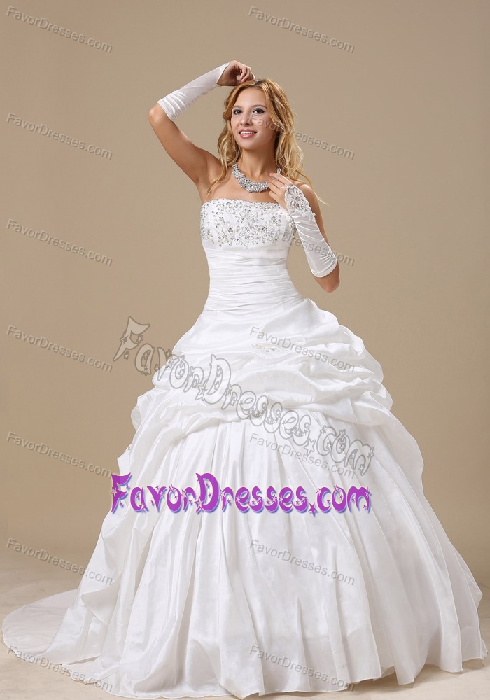 Popular Ruched Ball Gown Wedding Dress with Appliques Decorated and Pick-ups