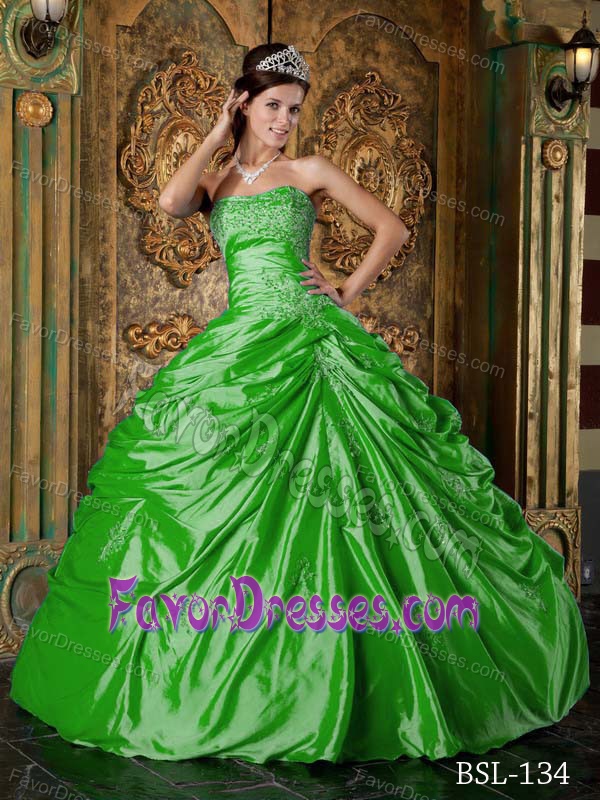 Classical Ball Gown Strapless Appliqued Dress for Quince with Beading for Cheap