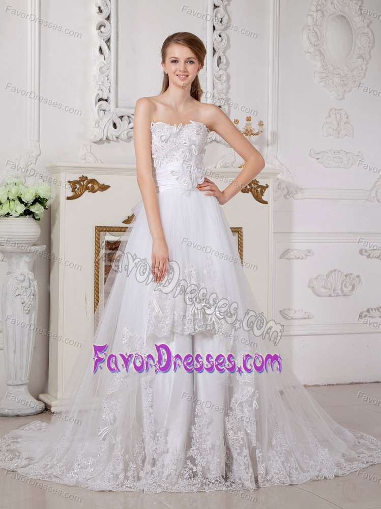 Sweetheart Court Train Lace Wedding Dress with Appliques in White
