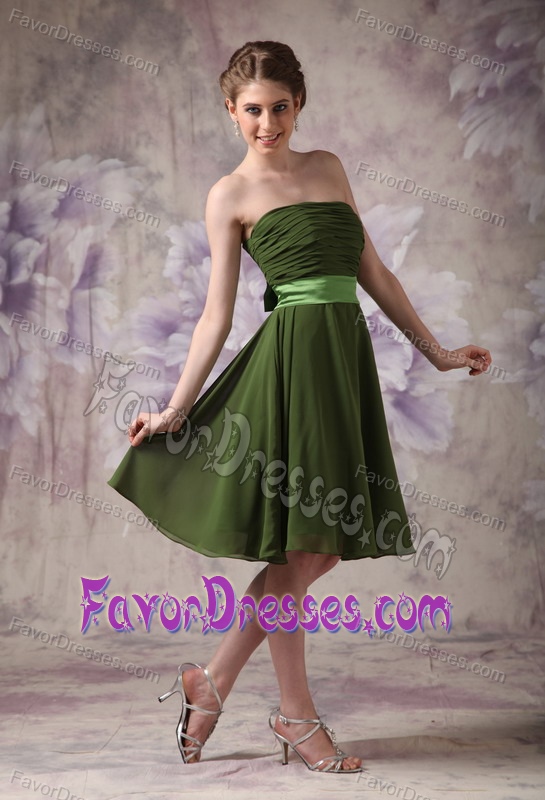 Olive Green Strapless Short Dama Dresses with Ruching and Sash in Chiffon