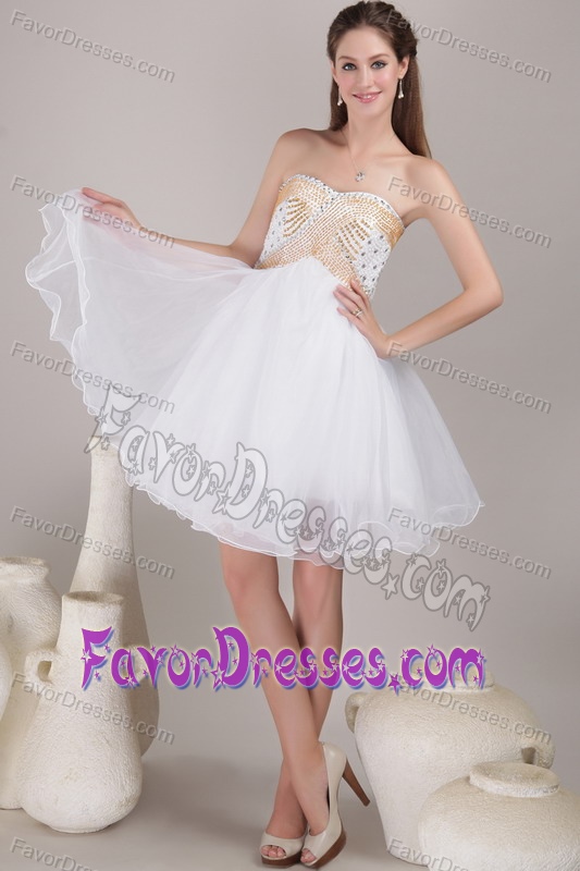 Elegant White Sweetheart Knee-length Organza Beaded Holiday Dresses