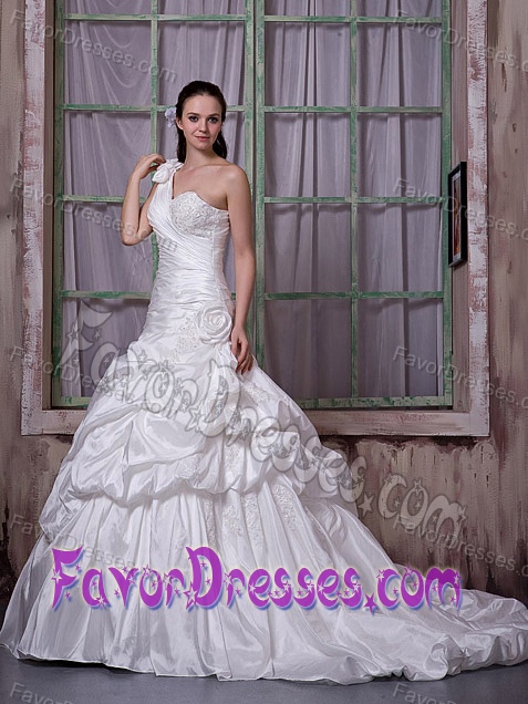 Court Train Taffeta Pretty Appliqued Wedding Dress with One Shoulder