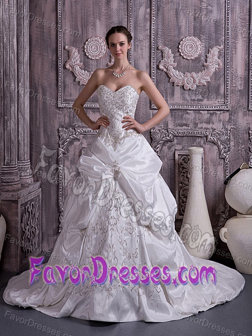 Sweet Sweetheart Court Train Taffeta Wedding Dresses with Embroidery