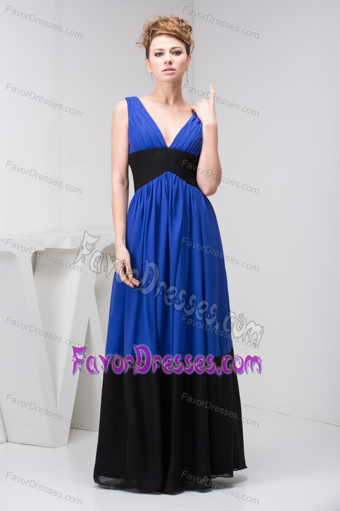 Elegant V-neck Blue and Black Ruched Long Prom Dress for Ladies