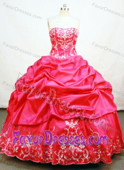 Elegant Ball Gown Strapless Taffeta Red Quinceanera Dresses with Embroidery