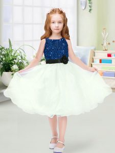 Excellent Sleeveless Knee Length Sequins and Hand Made Flower Zipper Flower Girl Dresses for Less with Blue And White