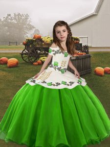 Sleeveless Embroidery Lace Up Kids Formal Wear