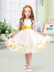 White Sleeveless Tulle Zipper Flower Girl Dresses for Less for Wedding Party