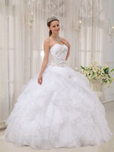 Discount White Sweetheart Dresses for Quince in Organza with Appliques
