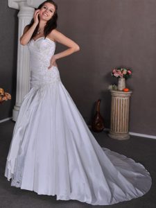 Beautiful Sweetheart Taffeta Appliqued Wedding Dresses with Chapel Train