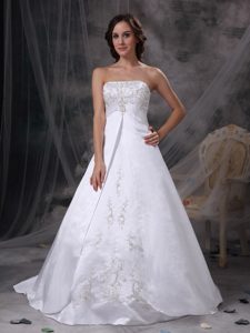 Strapless White Taffeta Princess Wedding Dresses with Embroideries