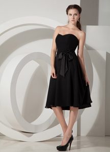 Customized Black Sweetheart Knee-length Chiffon Bridesmaid Dress with Sash
