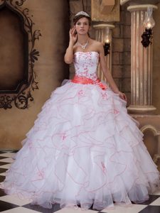 High End White Strapless Organza Sweet Sixteen Dresses with Embroidery
