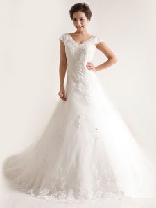 With Train Lace Up Wedding Gowns White for Wedding Party with Lace and Appliques Chapel Train