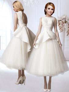 Captivating High-neck Sleeveless Tulle Wedding Gown Appliques Backless